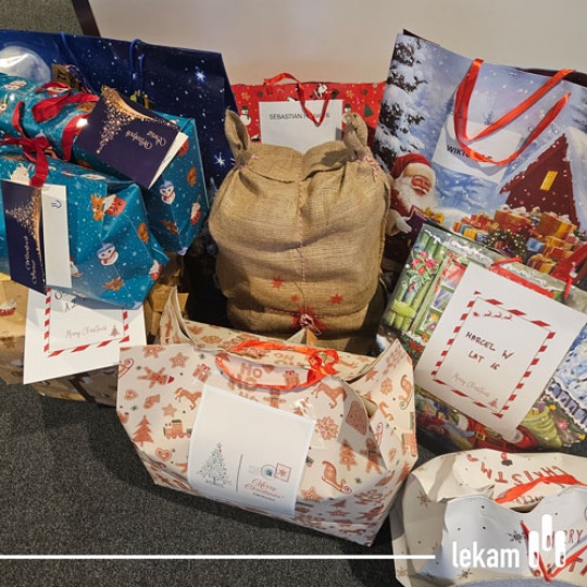 Razem dla uśmiechu dzieci – świąteczna akcja pracowników LEK-AM